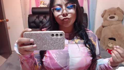 Snapshot of kitty_eyes chatting on February 2025 03:45:01 AM kitty online show from February 2025 03:45:01 AM