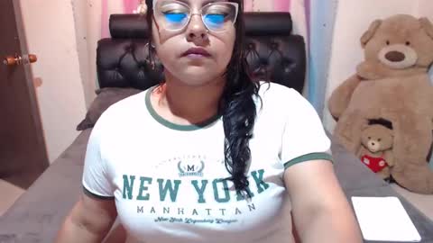 Snapshot of kitty_eyes chatting on February 2025 04:30:02 AM kitty online show from February 2025 04:30:02 AM