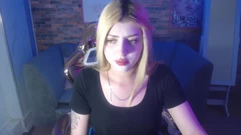 kitty_fox_b online show from December 2024 06:57:02 PM