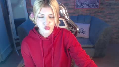 kitty_fox_b online show from December 2024 06:56:02 PM