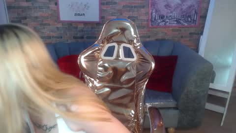 kitty_fox_b online show from January 2025 06:41:02 PM