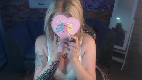kitty_fox_b online show from February 2025 06:51:01 PM