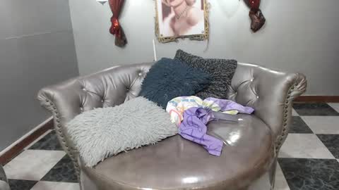 Snapshot of kitty_pervertedx chatting on January 2025 01:27:01 AM kitty online show from January 2025 01:27:01 AM