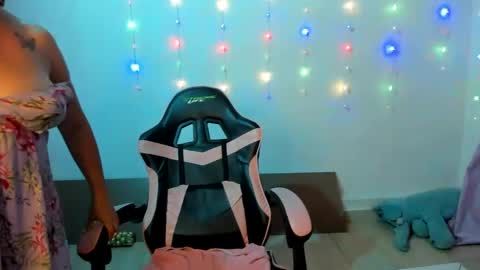 Snapshot of kitty_violet_ chatting on December 2024 08:44:01 AM violet online show from December 2024 08:44:01 AM