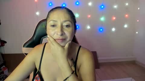 Snapshot of kitty_violet_ chatting on December 2024 04:20:02 AM violet online show from December 2024 04:20:02 AM