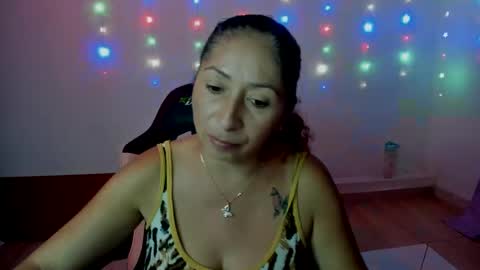 Snapshot of kitty_violet_ chatting on January 2025 06:03:02 AM violet online show from January 2025 06:03:02 AM