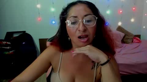 Snapshot of kitty_violet_ chatting on January 2025 09:51:02 AM violet online show from January 2025 09:51:02 AM