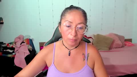 Snapshot of kitty_violet_ chatting on January 2025 08:57:02 AM violet online show from January 2025 08:57:02 AM