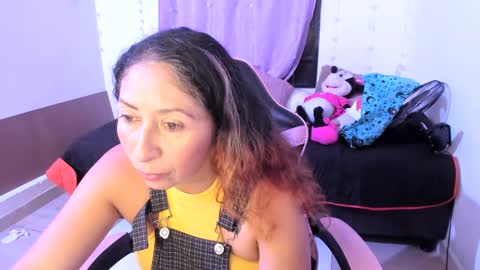 Snapshot of kitty_violet_ chatting on February 2025 06:07:01 AM violet online show from February 2025 06:07:01 AM