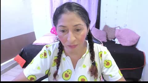 Snapshot of kitty_violet_ chatting on February 2025 04:16:02 AM violet online show from February 2025 04:16:02 AM
