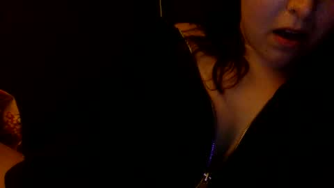 kitty online show from November 2025 08:33:02 PM