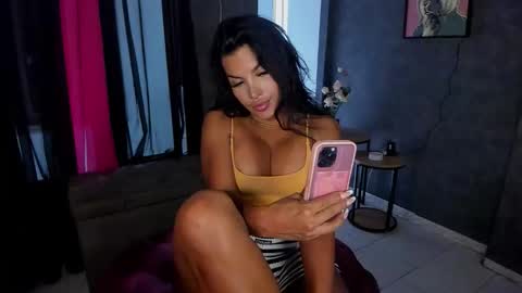 Snapshot of kittyhotts chatting on September 2025 02:17:01 PM Sari bell online show from September 2025 02:17:01 PM