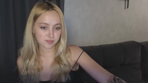 Snapshot of kittynchloe chatting on September 2025 09:08:02 AM Chloe and Kate online show from September 2025 09:08:02 AM