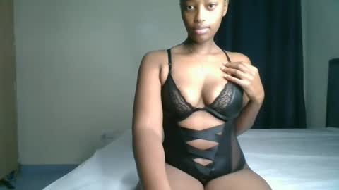Snapshot of kittypettite chatting on April 2026 07:47:02 AM Kittypettite online show from April 2026 07:47:02 AM