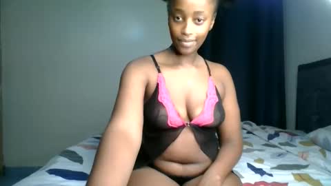 Snapshot of kittypettite chatting on June 2026 06:07:02 PM Kittypettite online show from June 2026 06:07:02 PM