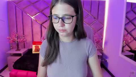 Snapshot of kittypinky01 chatting on June 2026 02:38:01 PM Sarah online show from June 2026 02:38:01 PM