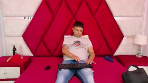 Snapshot of kity_spiderr chatting on October 2025 12:33:01 PM Luisa y Jairo online show from October 2025 12:33:01 PM