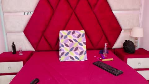 Snapshot of kity_spiderr chatting on October 2025 01:18:01 PM Luisa y Jairo online show from October 2025 01:18:01 PM