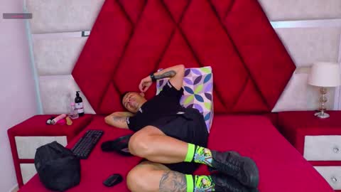 Snapshot of kity_spiderr chatting on November 2025 12:29:02 PM Luisa y Jairo online show from November 2025 12:29:02 PM