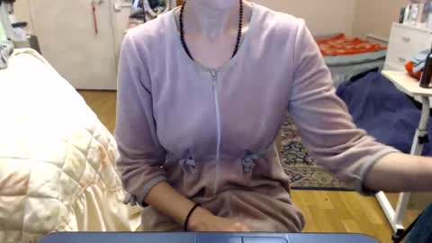 KiuminBerry online show from November 2025 10:24:01 AM