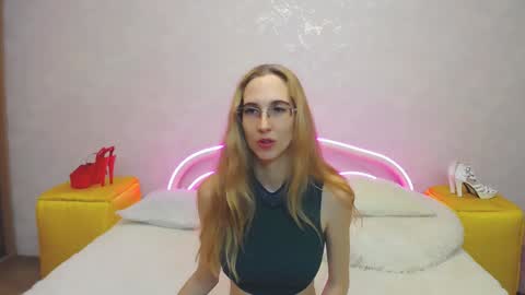 Snapshot of klaryevans chatting on December 2024 12:23:01 PM Klary online show from December 2024 12:23:01 PM