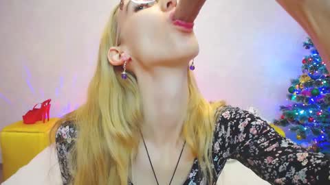Snapshot of klaryevans chatting on December 2024 12:49:01 PM Klary online show from December 2024 12:49:01 PM
