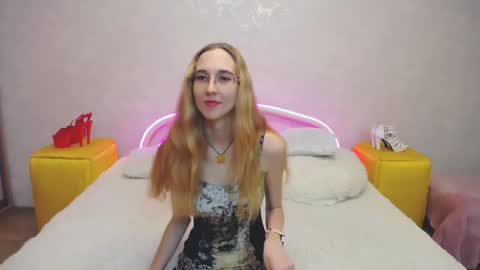 Snapshot of klaryevans chatting on January 2025 12:16:01 PM Klary online show from January 2025 12:16:01 PM