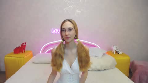 Snapshot of klaryevans chatting on January 2025 07:03:01 AM Klary online show from January 2025 07:03:01 AM