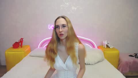 Snapshot of klaryevans chatting on January 2025 12:24:01 PM Klary online show from January 2025 12:24:01 PM