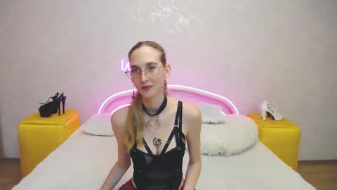 Snapshot of klaryevans chatting on February 2025 06:00:01 PM Klary online show from February 2025 06:00:01 PM