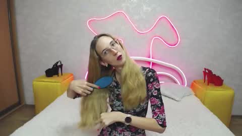 Snapshot of klaryevans chatting on September 2025 12:15:01 PM Klary online show from September 2025 12:15:01 PM