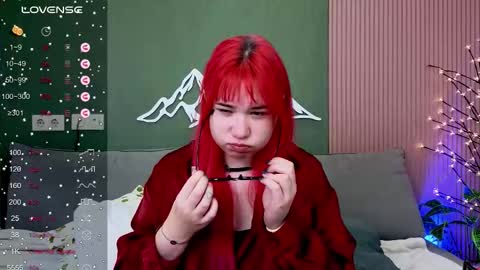 Klee online show from October 2025 04:34:02 AM