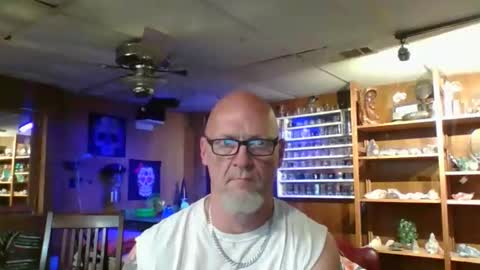 Snapshot of kleeeen chatting on April 2026 11:24:02 PM MrKleeen online show from April 2026 11:24:02 PM