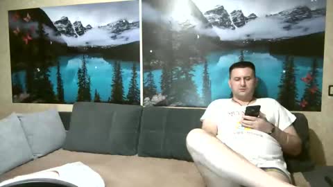 Kleosnow online show from September 2025 03:56:02 PM