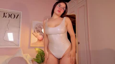 Snapshot of kloe222 chatting on October 2025 02:39:02 PM kloe222 online show from October 2025 02:39:02 PM