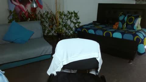 Kloe deker online show from October 2025 02:57:01 PM