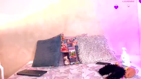 Snapshot of kloee_12 chatting on November 2025 07:35:01 PM K L O E online show from November 2025 07:35:01 PM