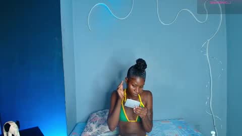 Snapshot of kloee_12 chatting on December 2025 01:59:02 PM K L O E online show from December 2025 01:59:02 PM