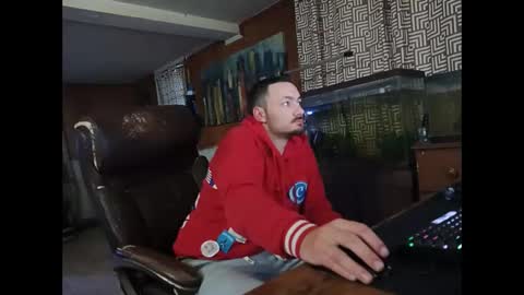 LOUiViLAN online show from December 2024 01:06:01 PM