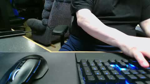 Kodiak1974 online show from November 2025 03:27:02 PM