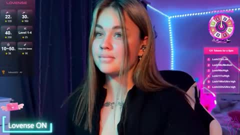 Mia online show from October 2025 06:41:01 PM