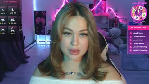 Mia online show from October 2025 06:37:01 PM