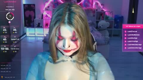 Mia online show from October 2025 09:27:01 PM