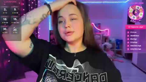 Mia online show from December 2025 08:27:02 PM