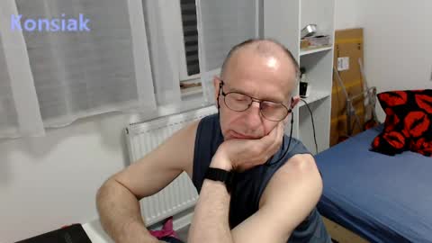 Snapshot of konsiak chatting on April 2026 10:21:02 PM Komsiak online show from April 2026 10:21:02 PM
