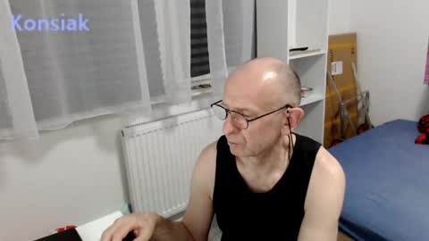 Snapshot of konsiak chatting on April 2026 07:22:02 PM Komsiak online show from April 2026 07:22:02 PM