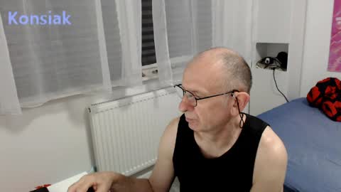 Snapshot of konsiak chatting on May 2026 04:15:02 PM Komsiak online show from May 2026 04:15:02 PM