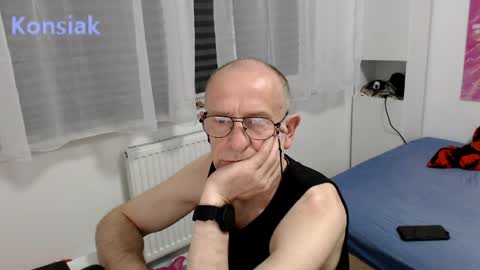 Snapshot of konsiak chatting on May 2026 04:45:02 PM Komsiak online show from May 2026 04:45:02 PM