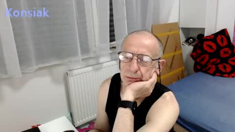 Snapshot of konsiak chatting on May 2026 07:10:01 PM Komsiak online show from May 2026 07:10:01 PM