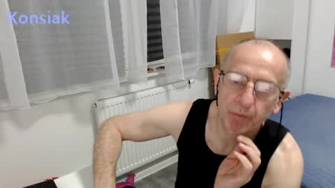 Snapshot of konsiak chatting on May 2026 06:50:02 PM Komsiak online show from May 2026 06:50:02 PM